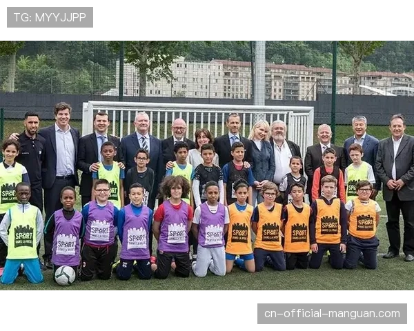 欧足联基金会宣布启动“编程与足球”计划，向参赛俱乐部所在地学校捐赠科技课程